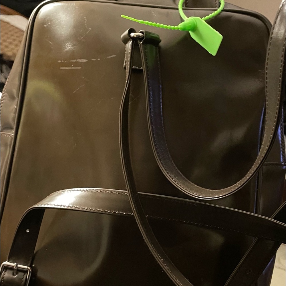 Gucci Brown Backpack with Boxy Design and Embossed Logo - Picture 5 of 8